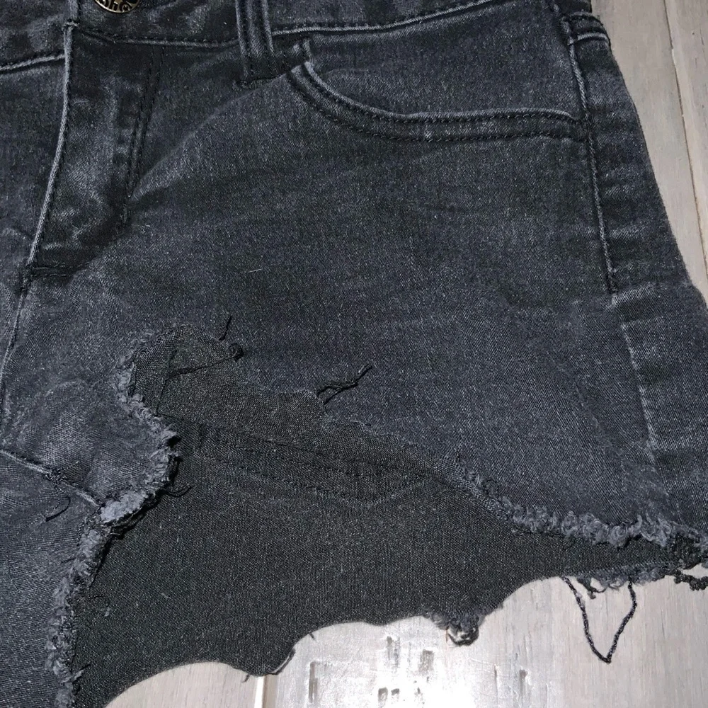 No Boundaries Black Fringe Hem Super Stretchy Jean Shorts Jr’s 7